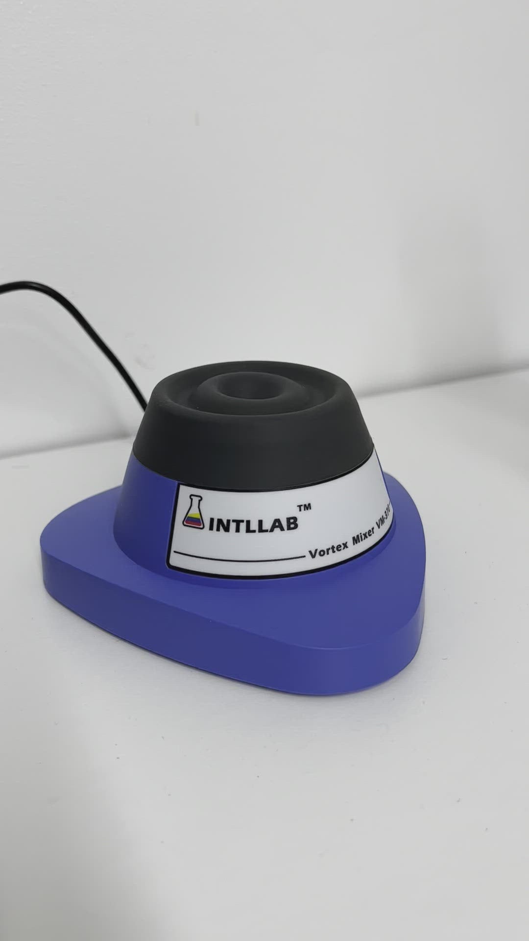 Charger la vidéo : Mini Lab Vortexer for mixing spore syringes and liquid culture